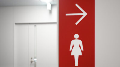 生理用ナプキンがトイレ個室で無料で受け取れる「トレルナ」、藤女子大学に設置。
