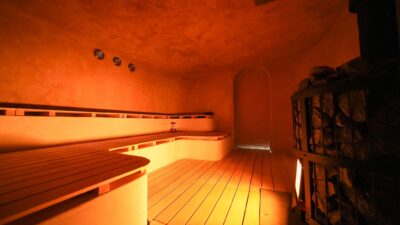 【サウナーよ、太古に還れ】1300年前の石室風呂（むろ）再現。薪式瞑想サウナ「SAUNA -MURO- 宗像大島」魅力の旅。