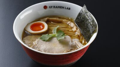 【グルテンフリー中華角麺、快進撃】未来のラーメンはここから始まる。ケンミン食品が挑んだ「グルテンフリー角麺」開発の4年と万博での成功！